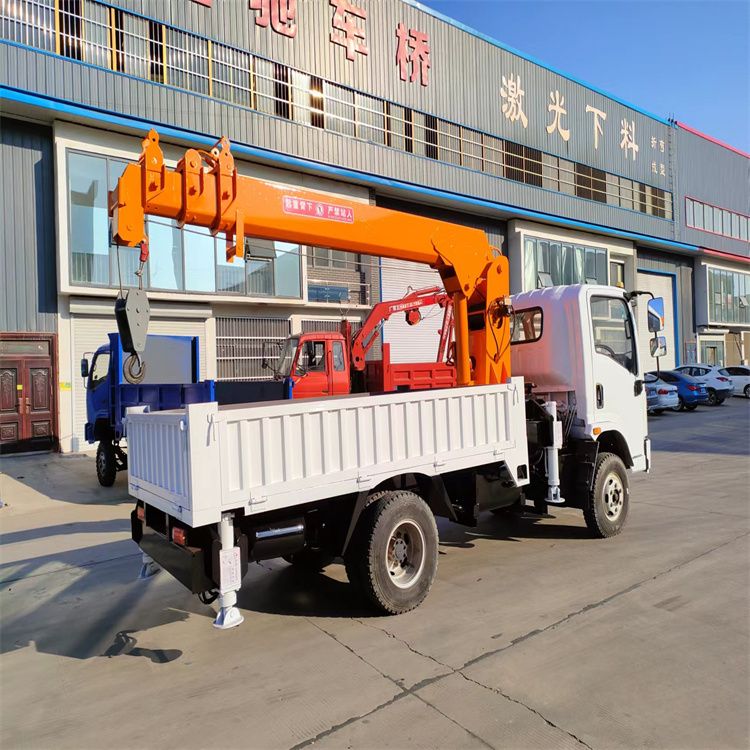 盖州市三轮随车吊定制 农用改装机自备吊中瑞长期出售